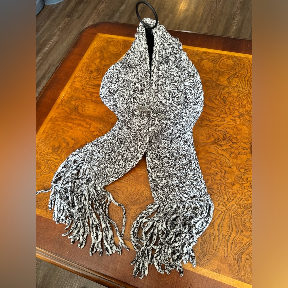 Handcrafted Hand Crocheted Scarflet (Short Scarf) with Cute Scarf Clip
M